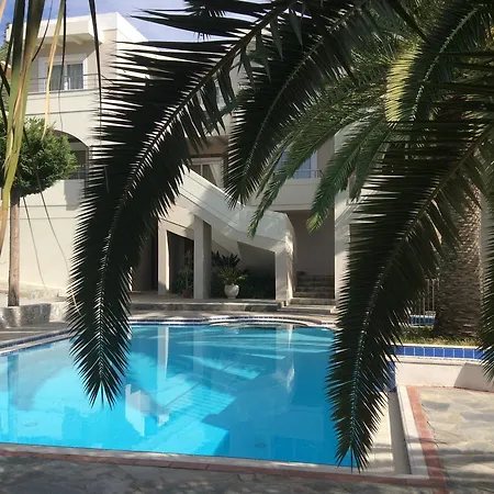 Aparthotel Maria Platanés